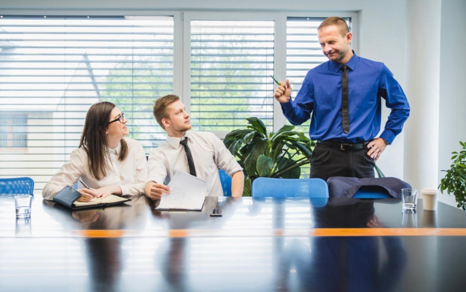 Dettagli visivi per costruzione narrativa nel genere detective